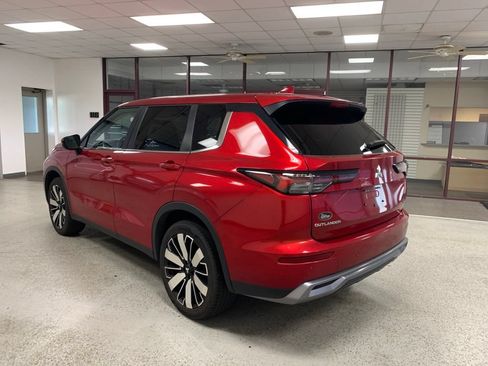 Used 2025 Mitsubishi Outlander SE AWD/4WD image 3