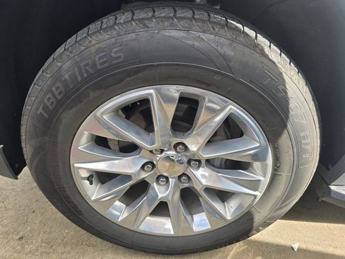 Used 2023 Chevrolet Suburban Premier image 23