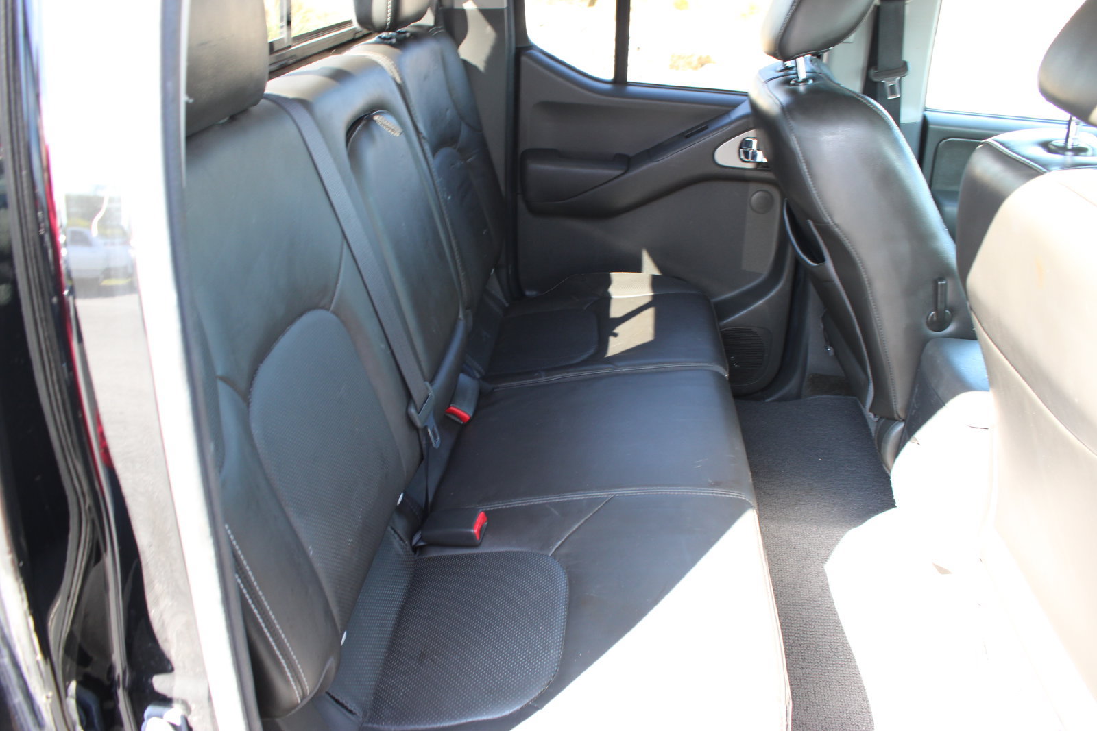Used 2015 Nissan Frontier PRO-4X w/ Pro-4x Luxury Package AWD/4WD image 24