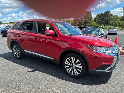 Used 2019 Mitsubishi Outlander SE AWD/4WD image 3