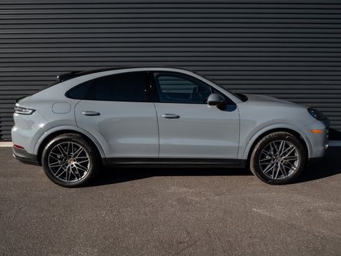 Certified 2025 Porsche Cayenne Coupe image 29