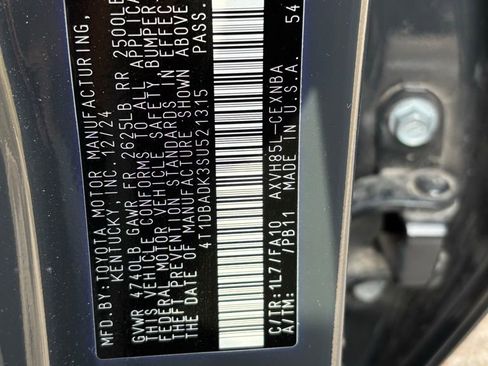 Used 2025 Toyota Camry LE image 28