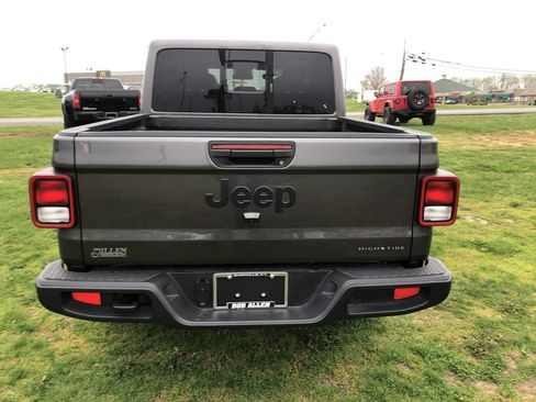 Used 2025 Jeep Gladiator Sport image 18