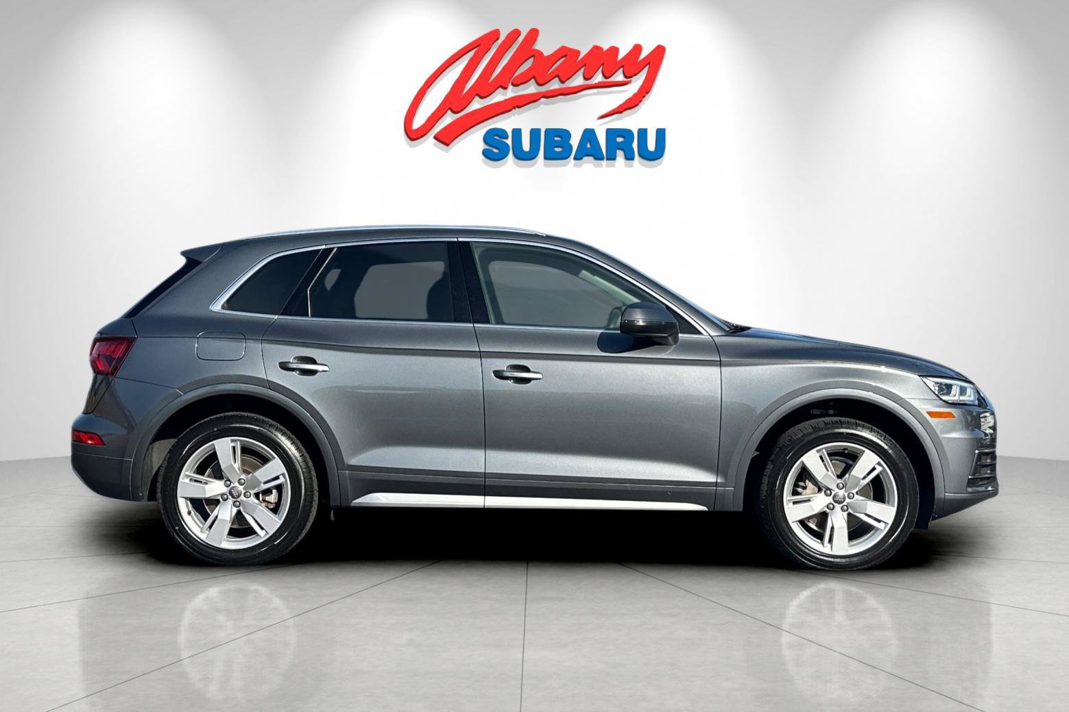 Used 2018 Audi Q5 2.0T Premium Plus w/ Premium Plus Package AWD/4WD image 3