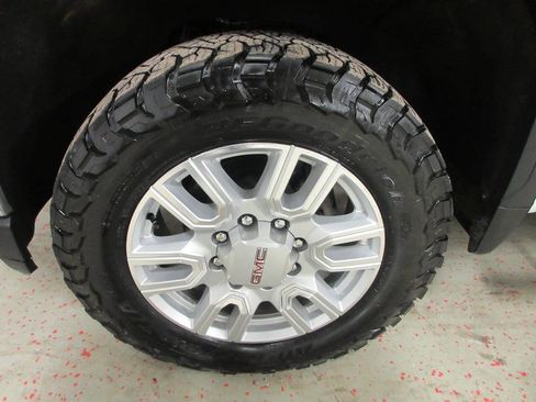 Used 2021 GMC Sierra 2500 SLT w/ SLT Preferred Package image 13