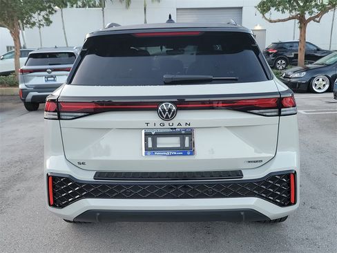 New 2026 Volkswagen Tiguan SE R-Line image 4