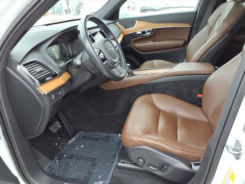 Used 2021 Volvo XC90 T6 Momentum w/ Protection Package Premier image 11