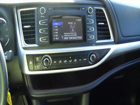 Used 2019 Toyota Highlander LE image 21