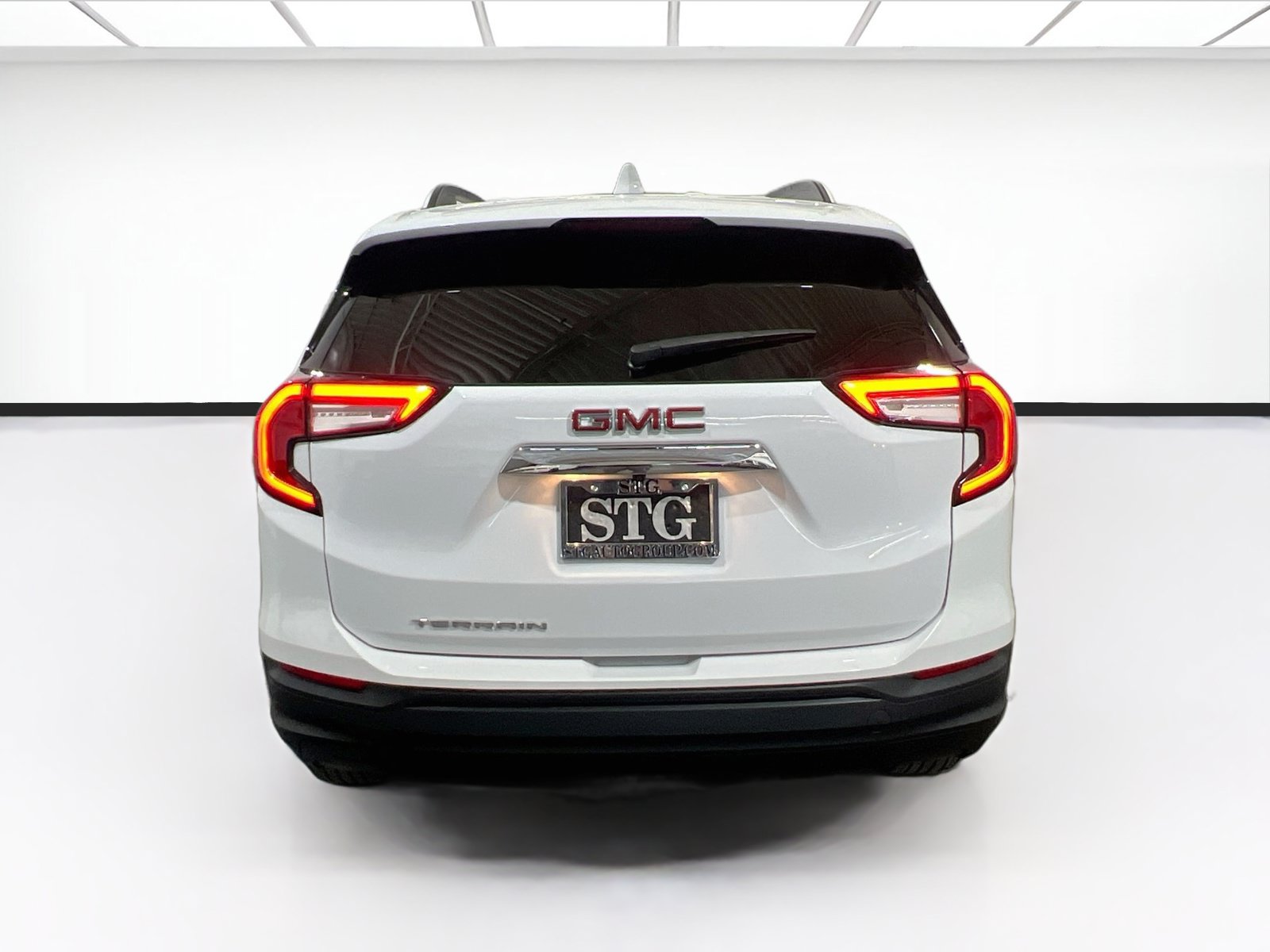 Used 2023 GMC Terrain SLE w/ Driver Convenience Package FWD image 5