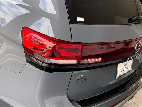 Used 2025 Volkswagen Atlas Peak Edition SE image 29