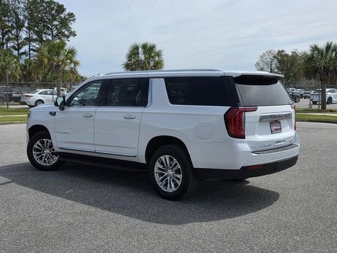 Used 2022 GMC Yukon XL SLT w/ SLT Luxury Package image 4