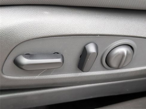 Used 2023 Chevrolet TrailBlazer RS w/ Sun and Liftgate Package AWD/4WD image 23