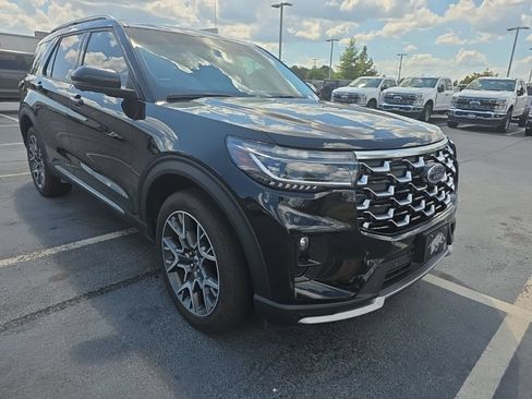 Certified 2025 Ford Explorer Platinum w/ Ultimate Package AWD/4WD image 4