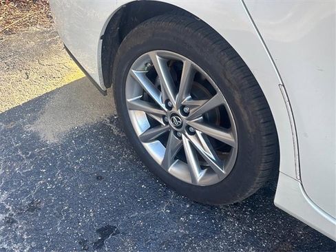 Used 2015 Toyota Prius V Five image 7