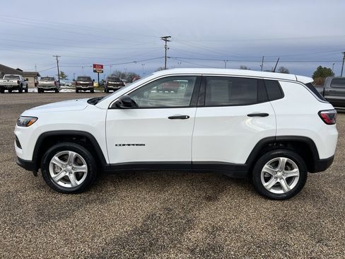 Used 2023 Jeep Compass Sport image 2