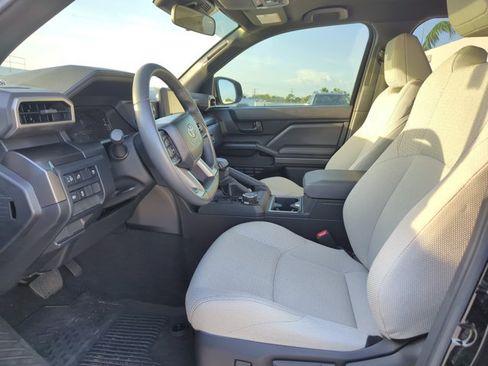 Certified 2025 Toyota 4Runner SR5 AWD/4WD image 11