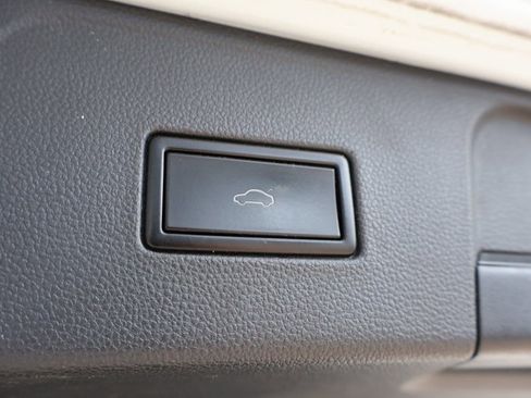 Used 2018 Volkswagen Atlas SE image 18