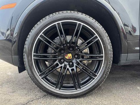 Used 2017 Porsche Cayenne Platinum Edition w/ Premium Package (PJV) image 9