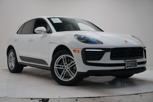 Certified 2026 Porsche Macan AWD/4WD image 26