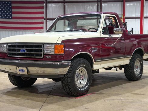 Used 1990 Ford Bronco XLT 2dr 4WD SUV image 1