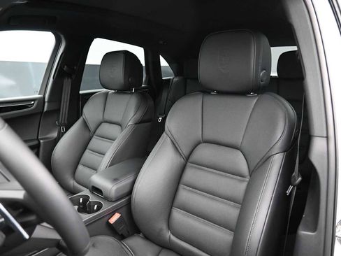 New 2026 Porsche Macan Turbo AWD/4WD image 5