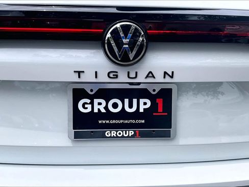 New 2026 Volkswagen Tiguan SE R-Line FWD image 15
