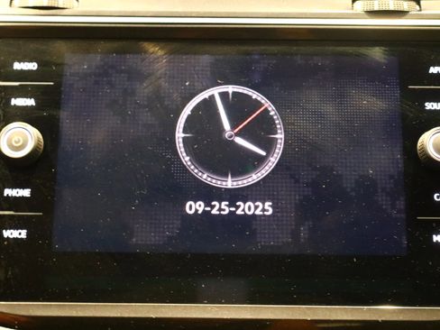 Used 2023 Volkswagen Tiguan SE image 29