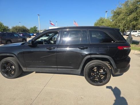 Used 2023 Jeep Grand Cherokee Altitude RWD image 5