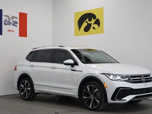 Used 2024 Volkswagen Tiguan SEL R-Line image 1