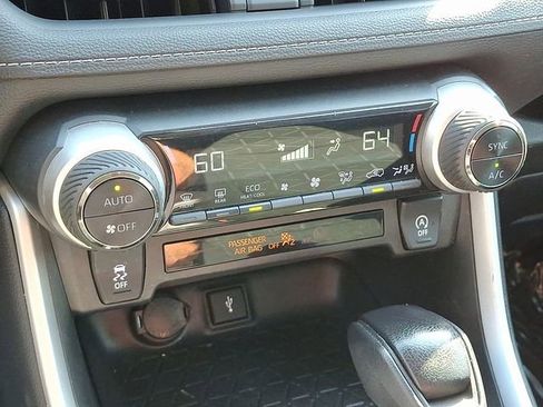 Used 2021 Toyota RAV4 XLE image 19