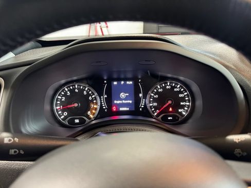 Used 2018 Jeep Renegade Latitude w/ Cold Weather Group AWD/4WD image 16