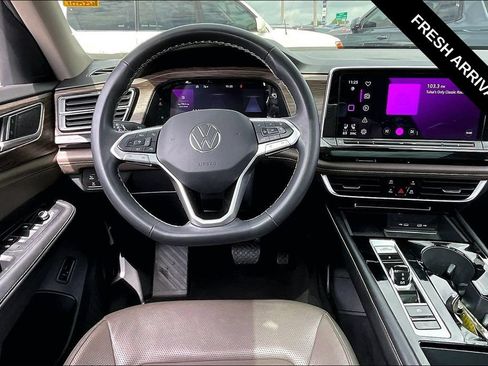 Used 2024 Volkswagen Atlas SEL AWD/4WD image 11