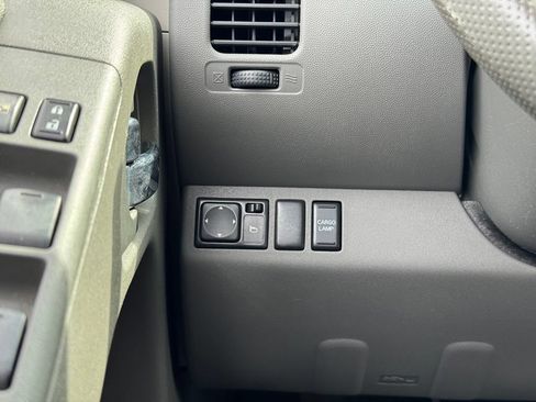 Used 2012 Nissan Frontier SV AWD/4WD image 31