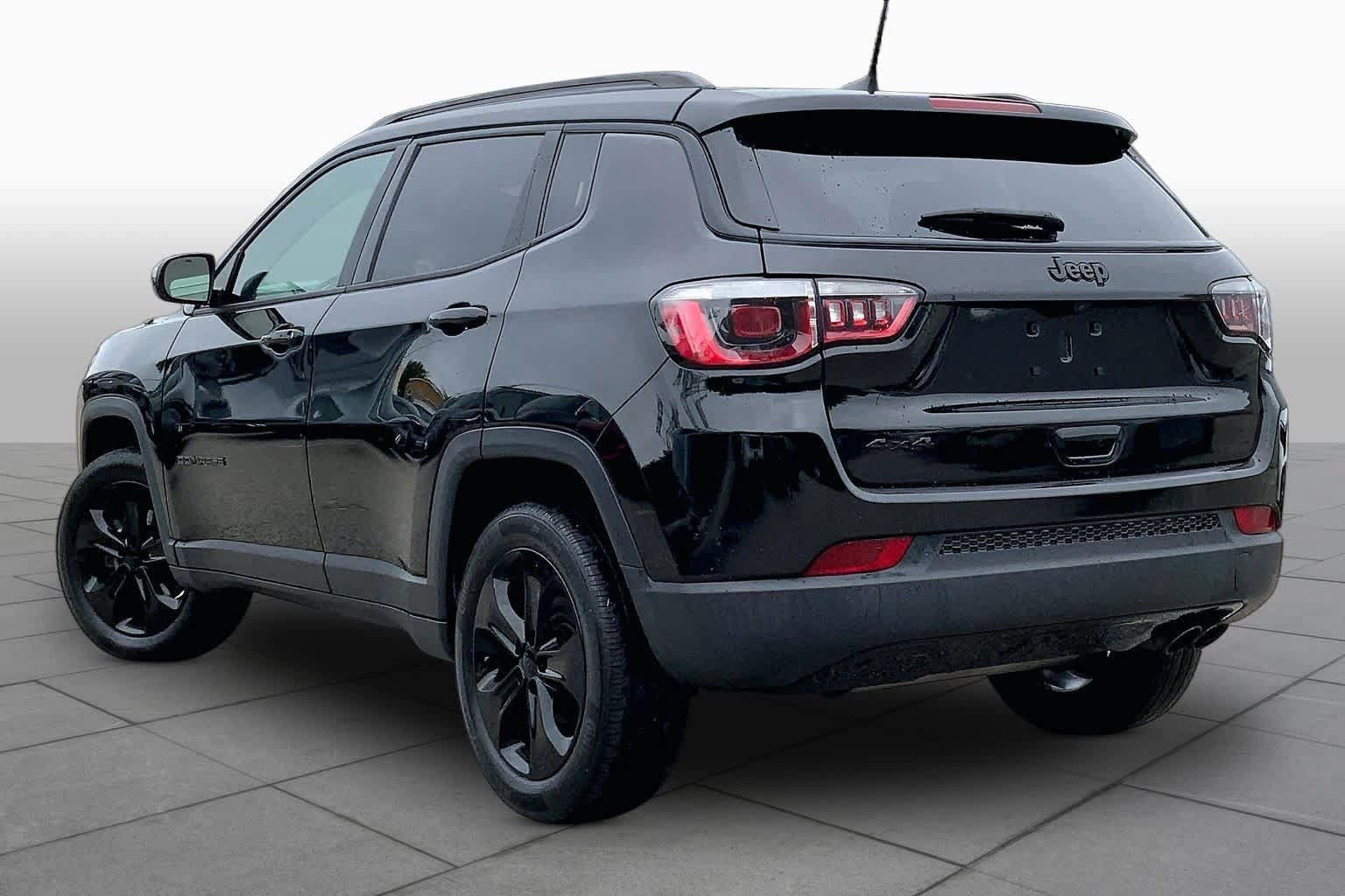 Used 2018 Jeep Compass Latitude w/ Popular Equipment Group AWD/4WD image 12