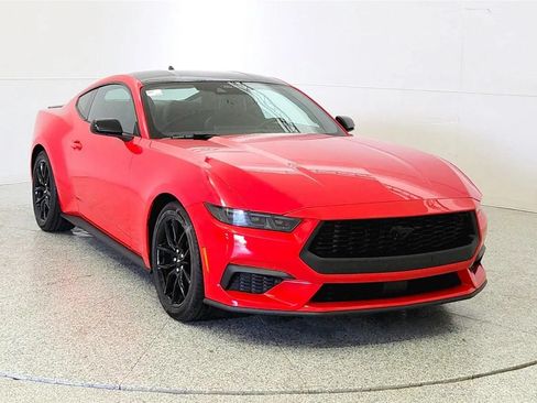 Used 2025 Ford Mustang Coupe RWD image 2