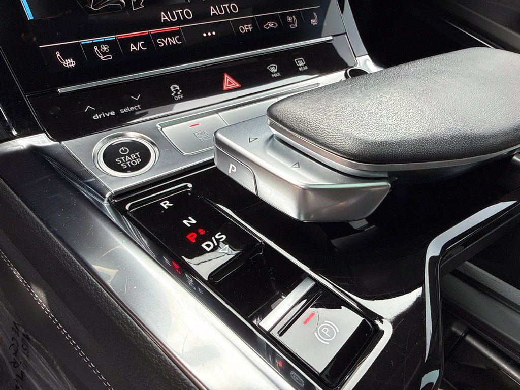 Used 2024 Audi Q8 e-tron Premium Plus w/ Premium Plus Package AWD/4WD image 20