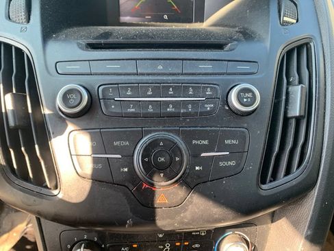 Used 2017 Ford Focus SE FWD image 40