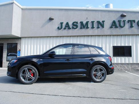 Used 2025 Audi Q5 e Prestige w/ Prestige Package image 4