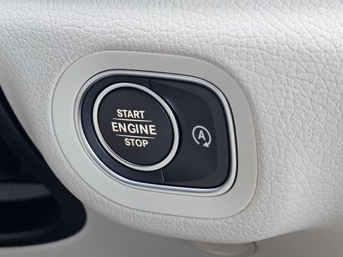 Certified 2025 Mercedes-Benz GLS 450 4MATIC image 21