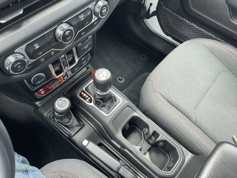 Used 2024 Jeep Wrangler Unlimited Rubicon AWD/4WD image 20