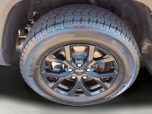 Used 2025 Jeep Grand Cherokee L Altitude image 9