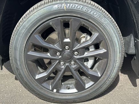 New 2026 Jeep Grand Cherokee L Limited AWD/4WD image 26