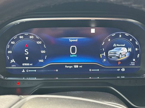 Used 2022 Chevrolet Suburban Premier image 40