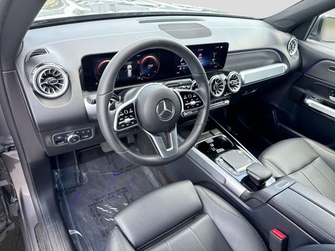 Used 2022 Mercedes-Benz GLB 250 image 2