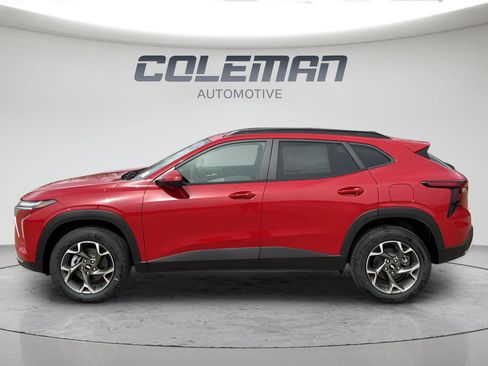 New 2026 Chevrolet Trax LT w/ LT Convenience Package FWD image 2