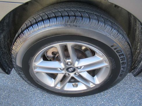 Used 2017 Hyundai Santa Fe Sport w/ 2.4L Tech Package 04 image 11