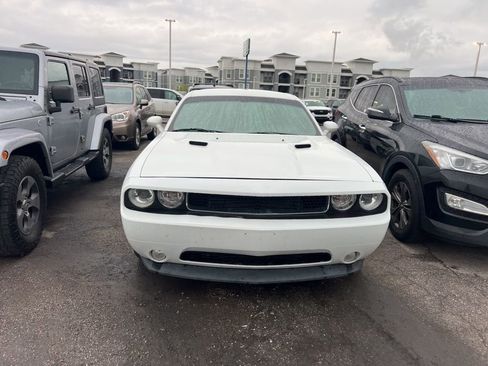 Used 2014 Dodge Challenger R/T RWD image 4