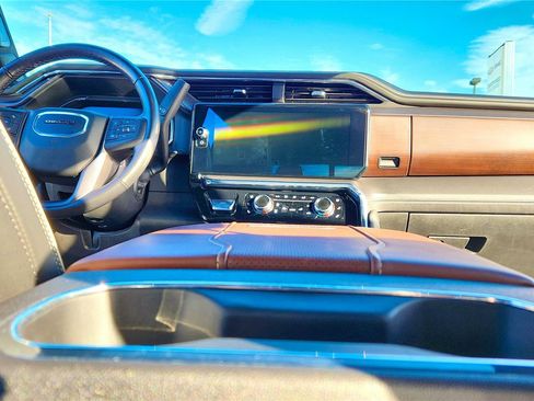 Used 2024 GMC Sierra 2500 Denali Ultimate image 17