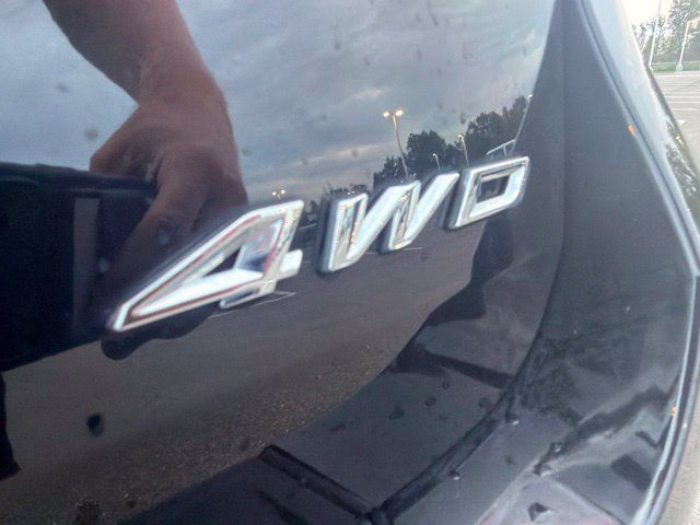 Used 2023 Ford Explorer XLT AWD/4WD image 9