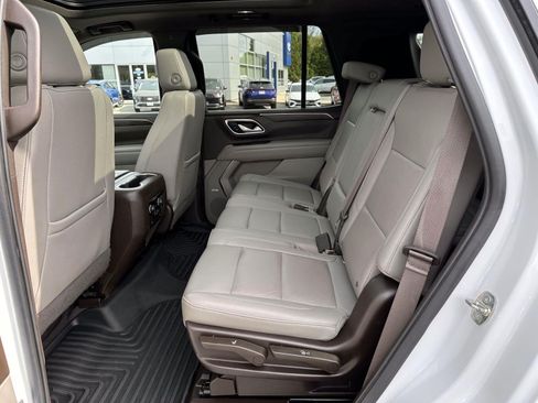 Used 2022 Chevrolet Tahoe LT w/ Luxury Package AWD/4WD image 13